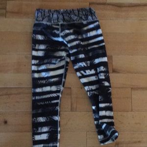 Lulu limited edition leggings size 6 cropped